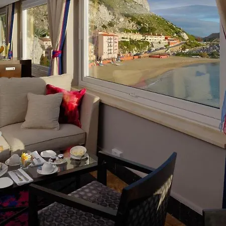 The Caleta Self-catering Apartment *